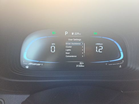 Used 2025 Hyundai Venue SEL FWD image 2