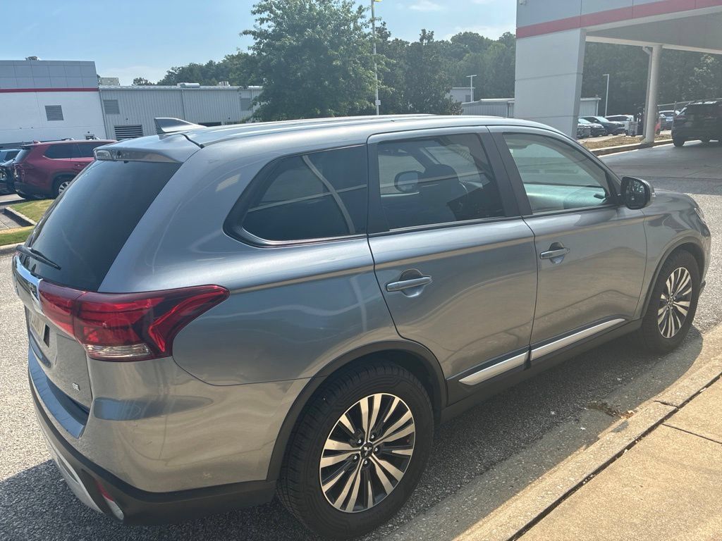 Used 2020 Mitsubishi Outlander SE AWD/4WD image 3