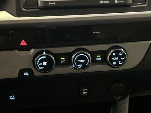 Used 2016 Toyota Tacoma SR5 w/ Towing Package RWD image 20