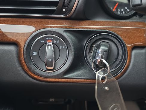 Used 2019 Porsche 911 Carrera w/ Sportdesign Package image 28