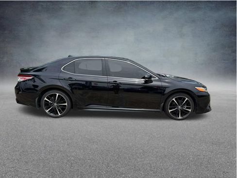 Used 2020 Toyota Camry XSE FWD image 11
