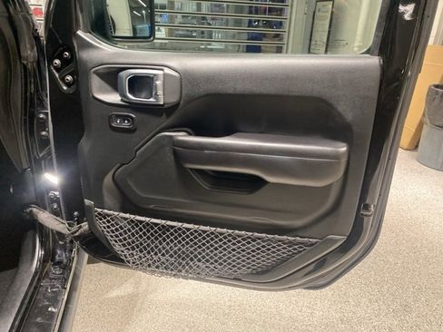 Used 2018 Jeep Wrangler Unlimited Rubicon image 32