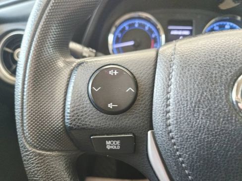 Used 2019 Toyota Corolla LE FWD image 18