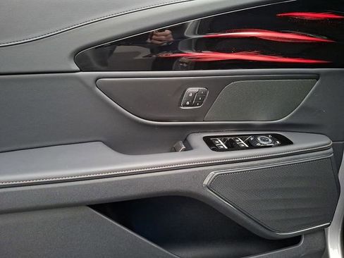 Used 2026 Lincoln Nautilus Premier image 10