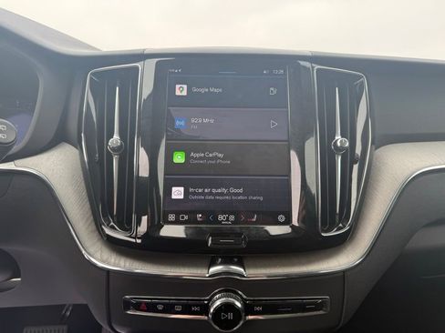 Used 2025 Volvo XC60 B5 Plus image 23