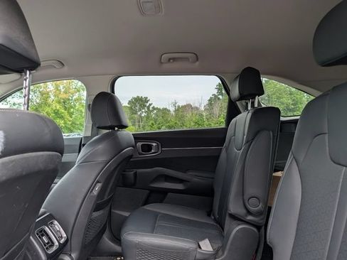 Used 2023 Kia Sorento EX AWD/4WD image 16