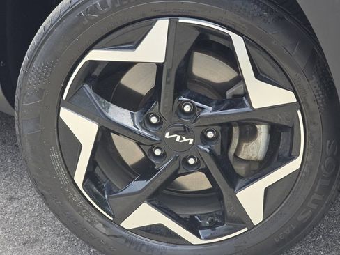 Used 2024 Kia Seltos EX AWD/4WD image 11