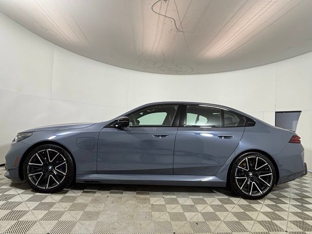 Used 2026 BMW M5 w/ Executive Package AWD/4WD image 4