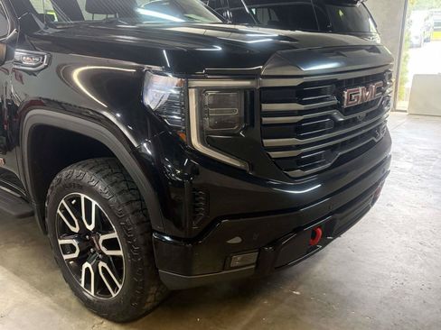 Used 2022 GMC Sierra 1500 AT4 w/ AT4 Premium Package AWD/4WD image 4
