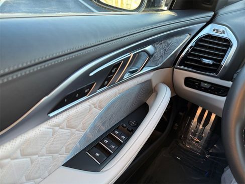 Certified 2022 BMW M8 Competition image 30