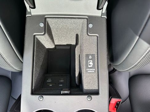 Used 2025 Porsche Macan Turbo image 28