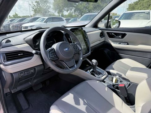 Used 2025 Subaru Forester Limited AWD/4WD image 9