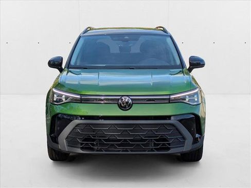 New 2025 Volkswagen Taos SE FWD image 5