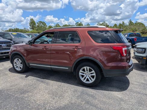 Used 2018 Ford Explorer XLT w/ Equipment Group 202A AWD/4WD image 6