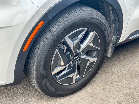 Certified 2023 Kia Sorento EX FWD image 8