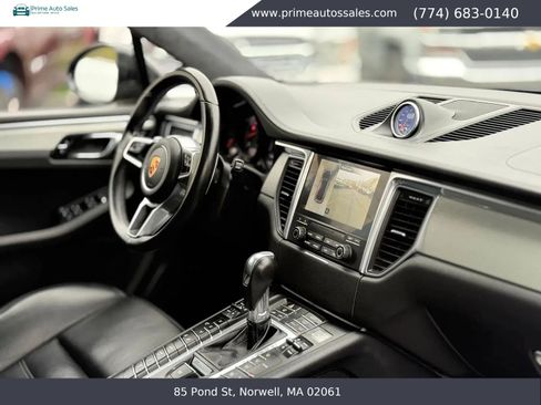Used 2018 Porsche Macan Turbo AWD/4WD image 26