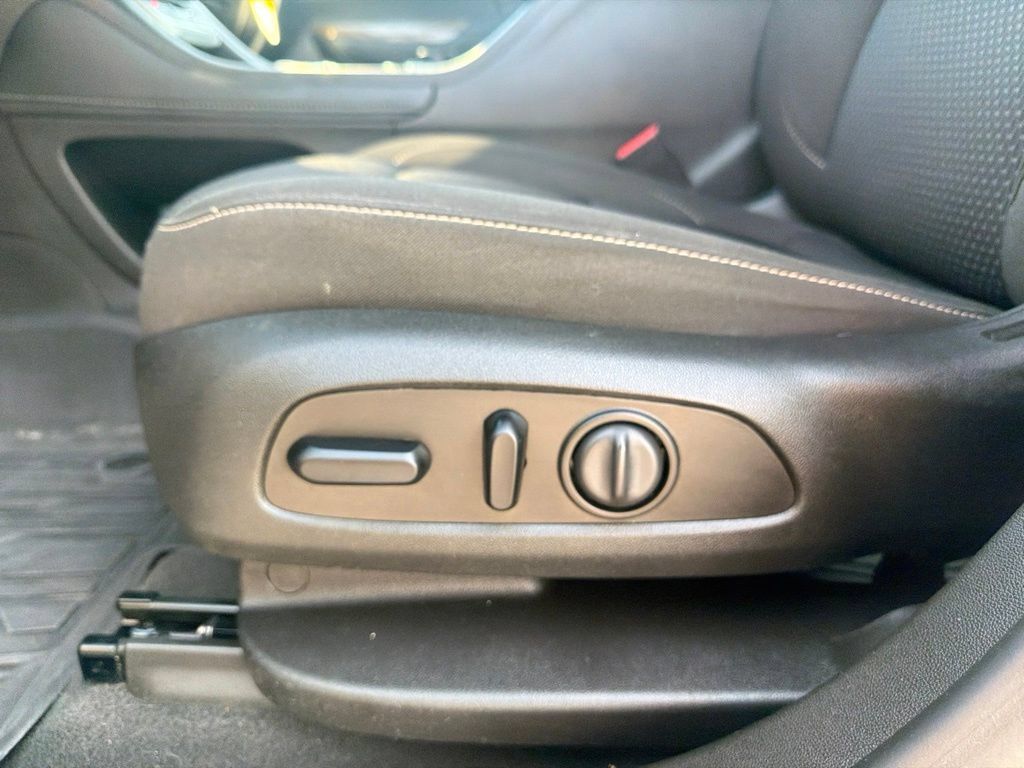Used 2023 GMC Acadia SLE w/ Driver Convenience Package AWD/4WD image 23