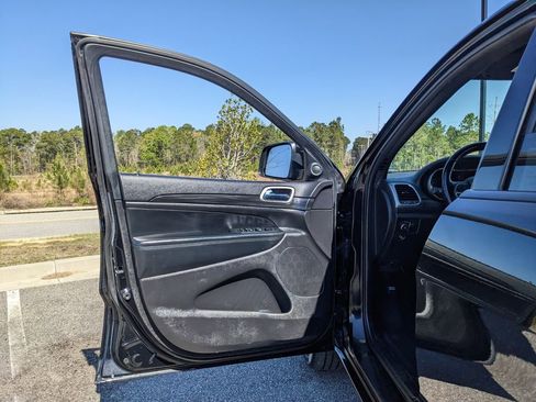 Used 2021 Jeep Grand Cherokee Laredo X image 17