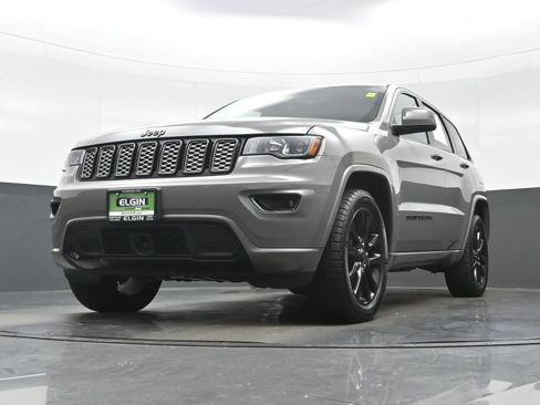 Used 2020 Jeep Grand Cherokee Altitude AWD/4WD image 28