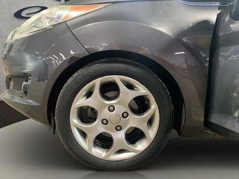 Used 2015 Ford Fiesta Titanium FWD image 26