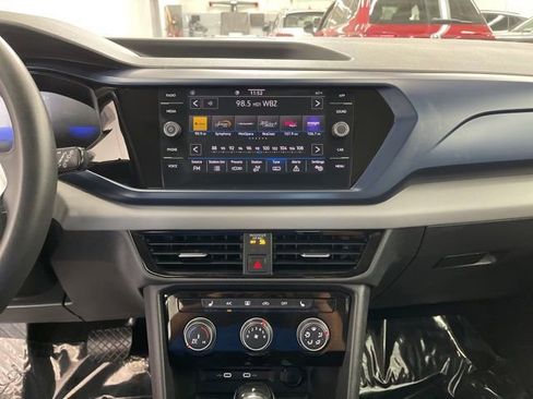 Used 2023 Volkswagen Taos SE w/ Panoramic Sunroof Package FWD image 21