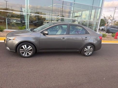 Used 2013 Kia Forte EX w/ Tech Pkg FWD image 3