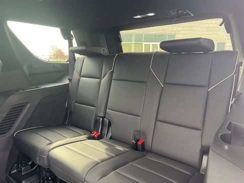 Used 2025 Cadillac Escalade Premium Luxury AWD/4WD image 16