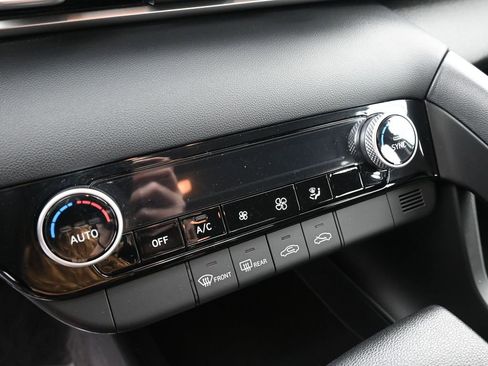 Used 2023 Hyundai Elantra SEL w/ Preferred Accessory Package FWD image 31