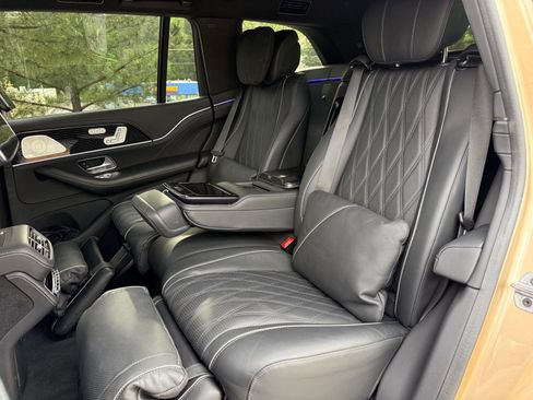 Used 2024 Mercedes-Benz Maybach GLS 600 4MATIC image 42