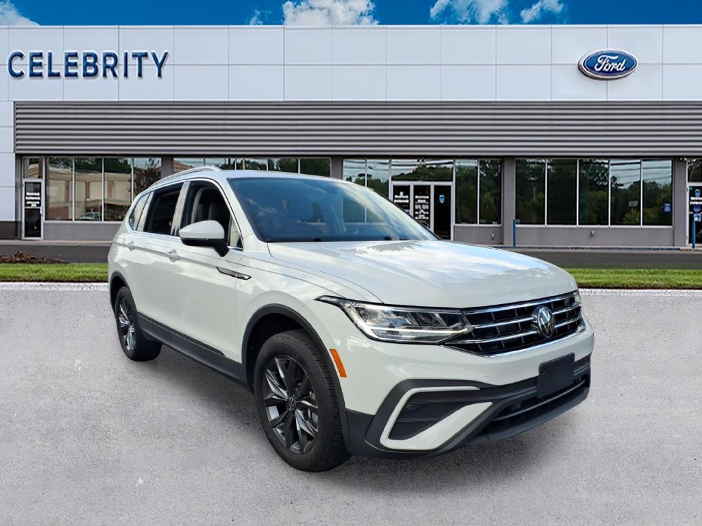 Used 2024 Volkswagen Tiguan SE AWD/4WD image 1