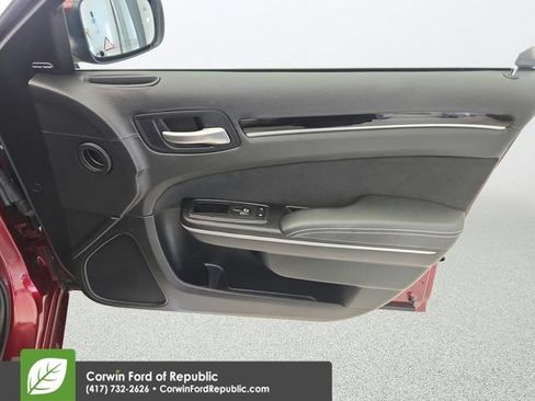 Used 2023 Chrysler 300 C RWD image 30