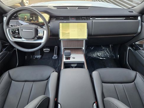 New 2026 Land Rover Range Rover Long Wheelbase SE image 9