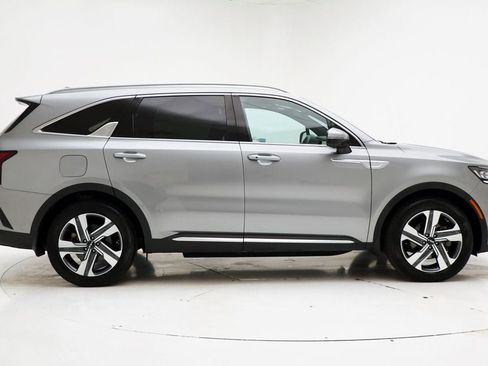Used 2023 Kia Sorento SX Prestige image 3