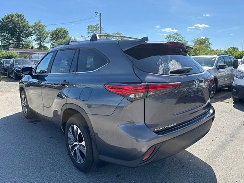 Used 2023 Toyota Highlander XLE AWD/4WD image 7