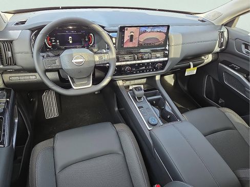 New 2026 Nissan Pathfinder SL image 12