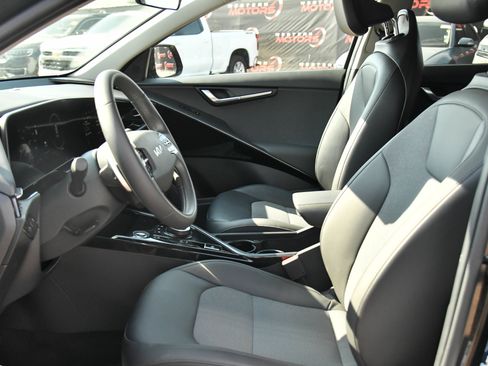 Used 2025 Kia Niro Wind FWD image 18