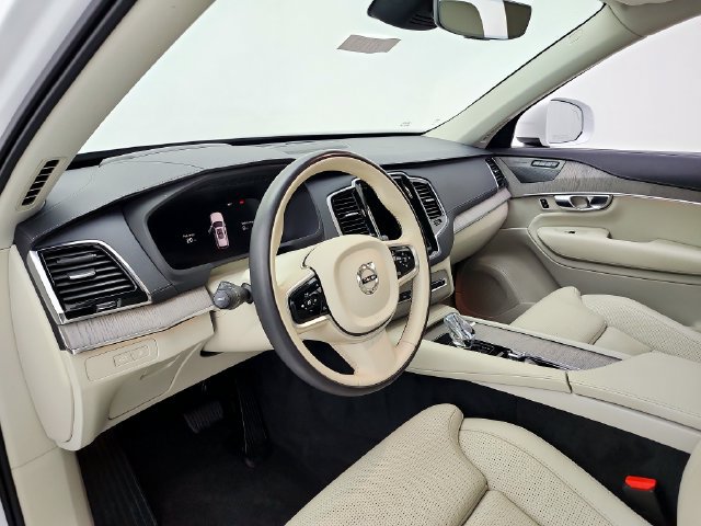 Certified 2025 Volvo XC90 T8 Ultra w/ Protection Package AWD/4WD image 21