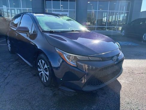 Used 2020 Toyota Corolla LE image 3