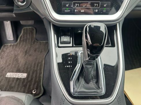 Used 2025 Subaru Outback Onyx Edition image 30