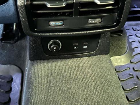 Used 2024 Audi Q3 2.0T Premium image 16