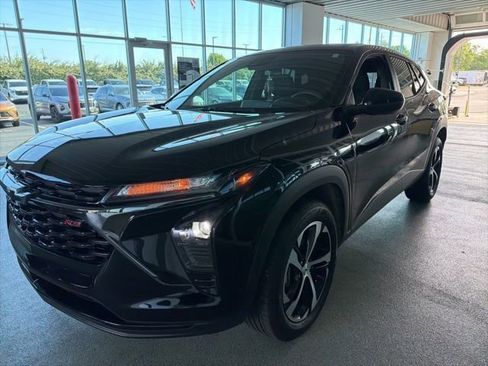 Used 2025 Chevrolet Trax RS w/ Driver Confidence Package image 4