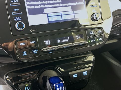 Used 2022 Toyota Prius LE image 24