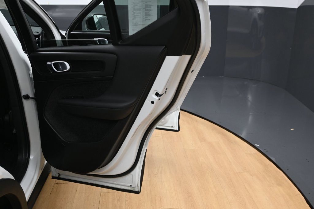 Used 2023 Volvo XC40 Recharge Ultimate AWD/4WD image 28