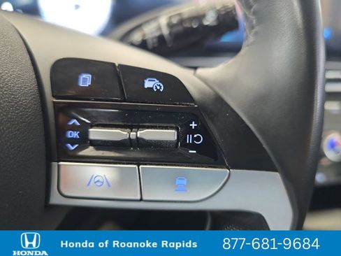 Used 2025 Hyundai Elantra Limited FWD image 23