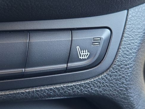 Used 2016 Jeep Renegade Latitude w/ Cold Weather Group image 13