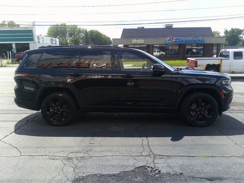 Used 2023 Jeep Grand Cherokee L Laredo AWD/4WD image 6