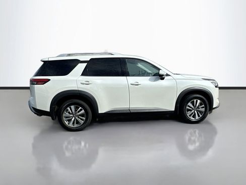 Used 2024 Nissan Pathfinder SL FWD image 8