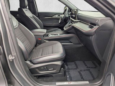 Used 2025 Ford Explorer ST-Line w/ ST-Line Street Pack AWD/4WD image 19