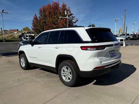 New 2025 Jeep Grand Cherokee Laredo w/ Trailer Tow Package image 9