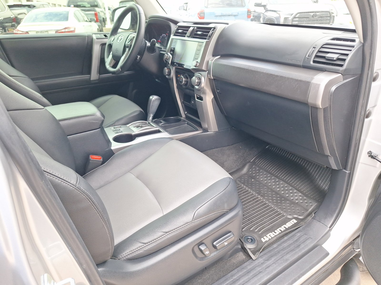 Used 2020 Toyota 4Runner SR5 Premium RWD image 33